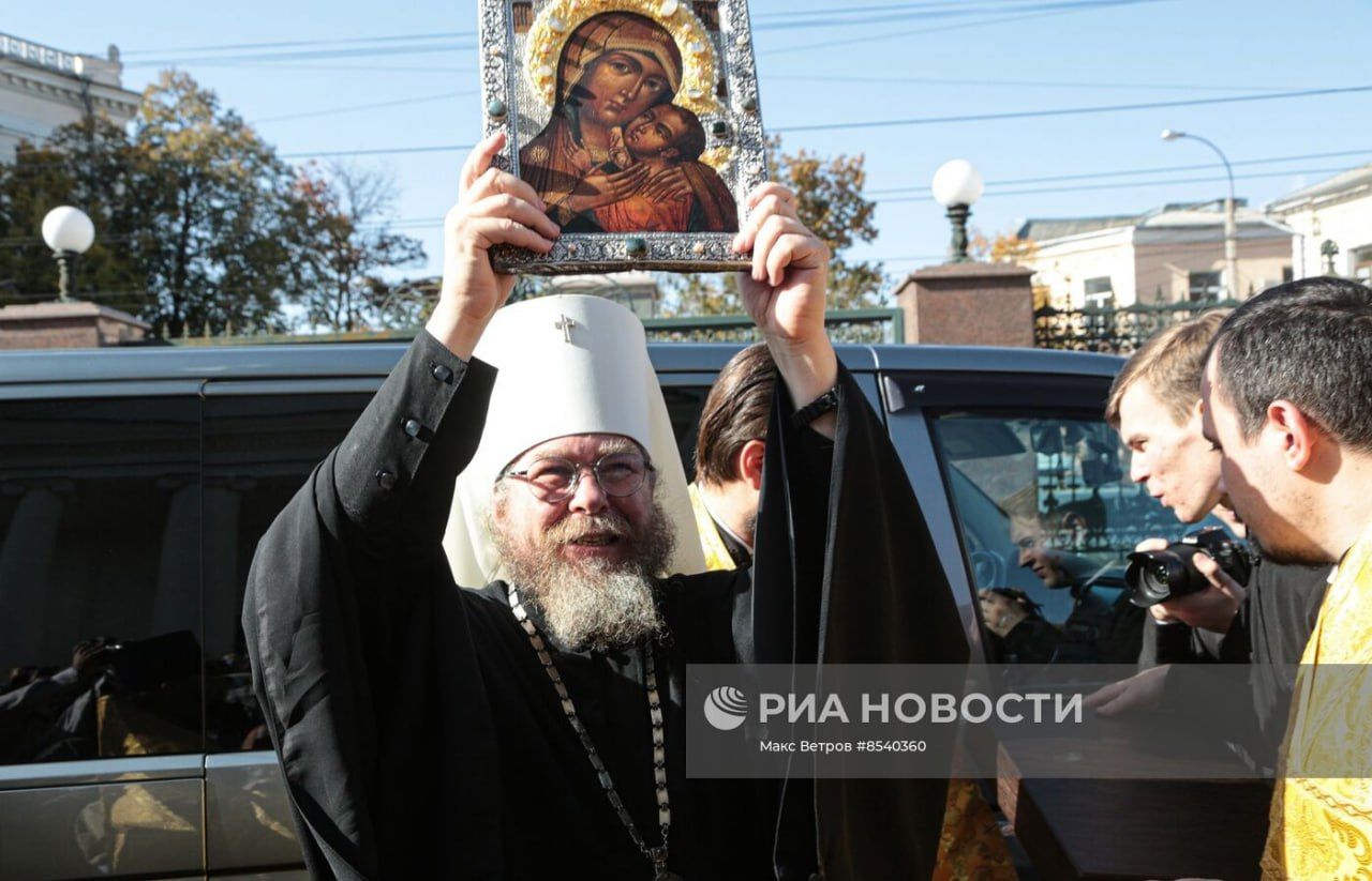 Встретили  нового главу Крымской митрополии, Высокопреосвященнейшего митрополита Симферопольского и Крымского Тихона