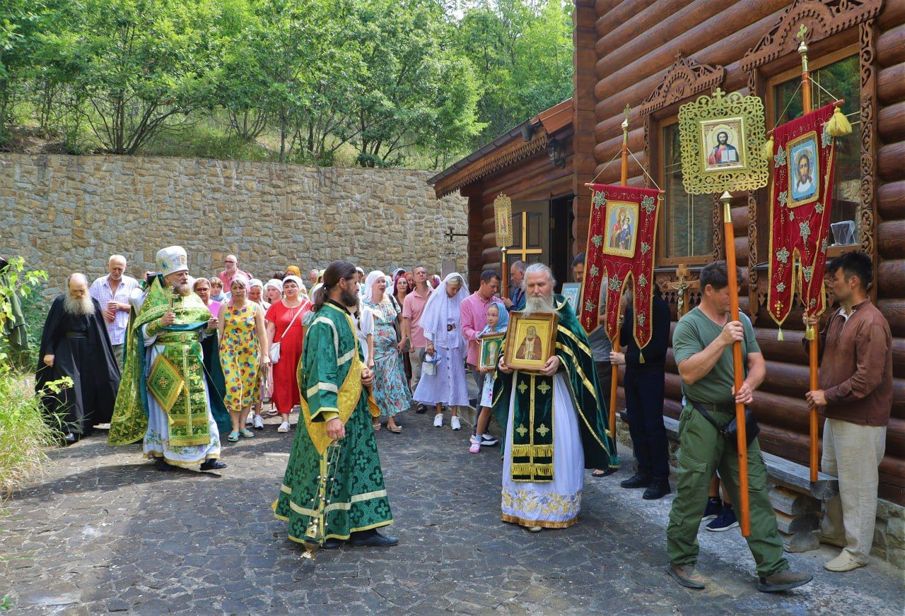 Престольный праздник в Свято-Стефано-Сурожском мужском монастыре.
