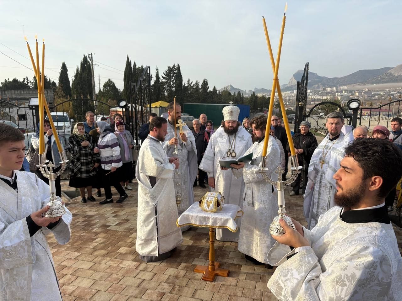 Епископ Феодосийский и Керченский Иларион совершил Великое освящение храма Архистратига Михаила в Судаке