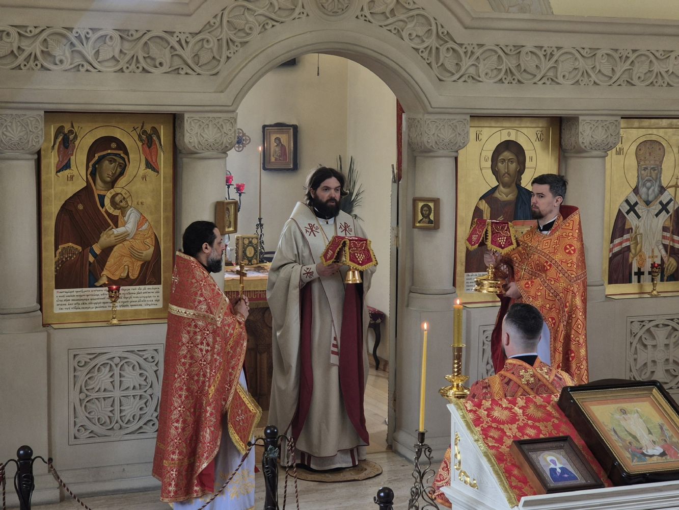 В день памяти Блаженой Матроны Московской, епископ Феодосийский и Керченский Иларион совершил Божественную Литургию в нашем храме