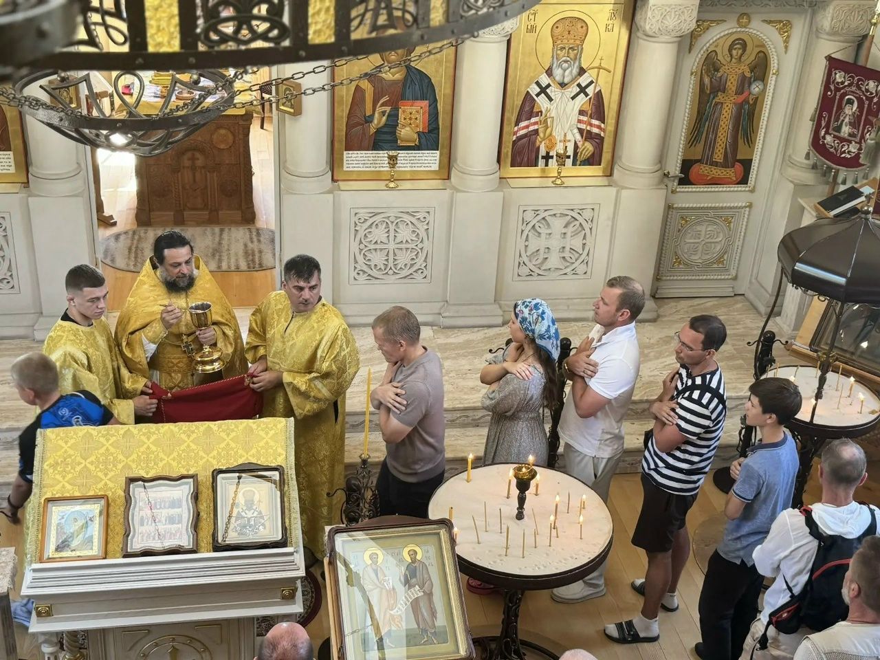 Празднование дня святых славных и всеславных первоверховных апостолов Петра и Павла. Божественная литургия в нашем храме